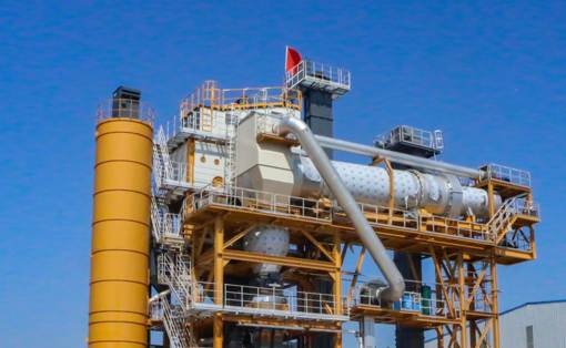 What are the five key systems of an asphalt mixing plant?