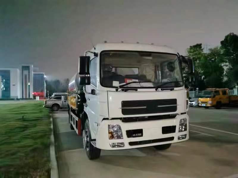How to solve the problem of uneven spreading of asphalt spreaders?