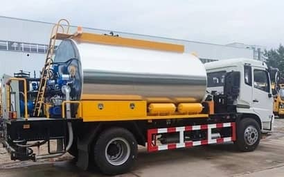 Determination of the operating speed of the asphalt spreader and the speed of the asphalt pump